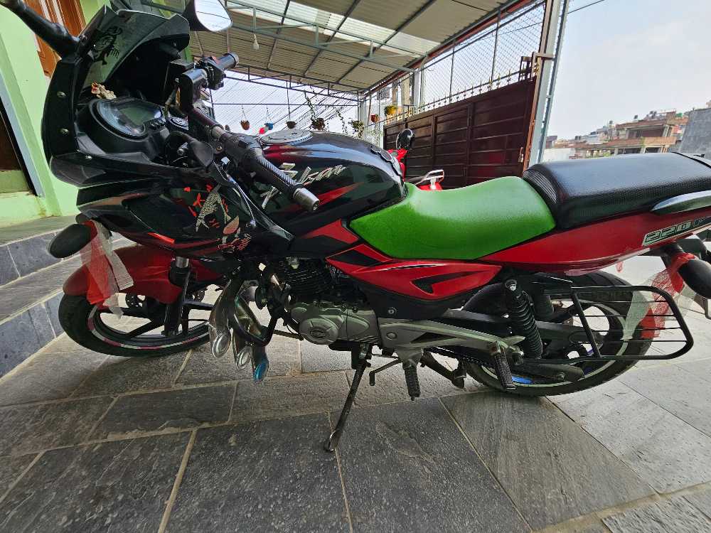 2015 Bajaj Plusar 220 in Kathmandu for sale