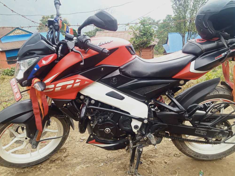 0 Bajaj NS 200