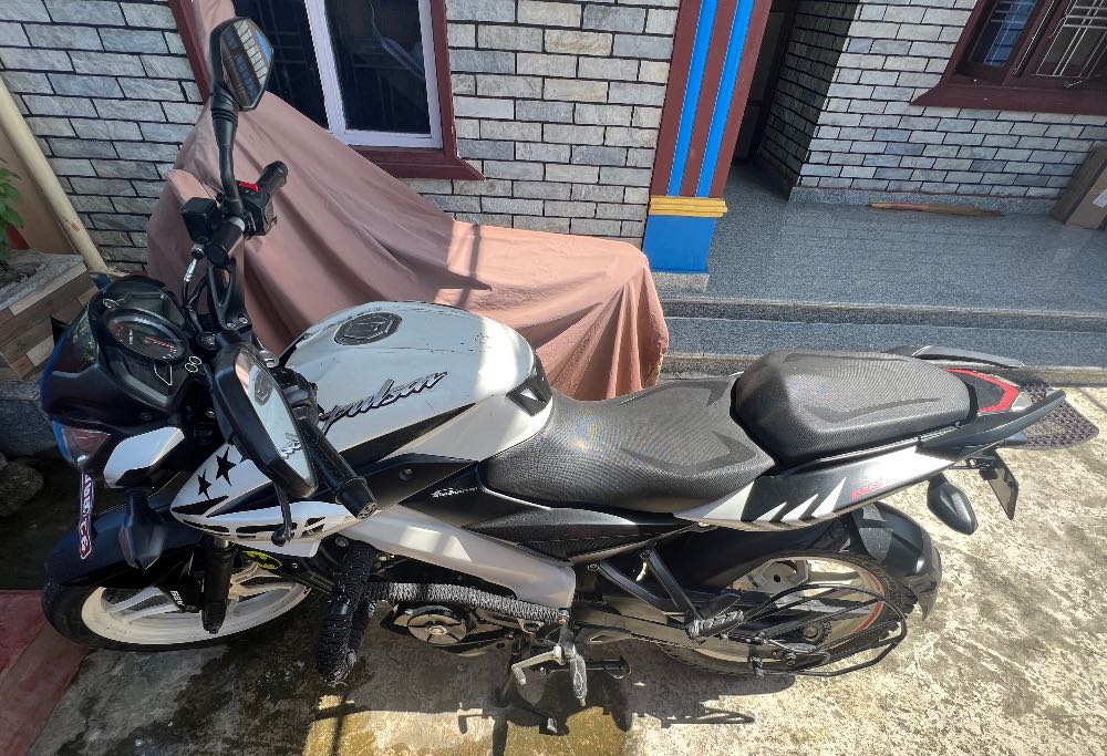 2020 Bajaj NS 200