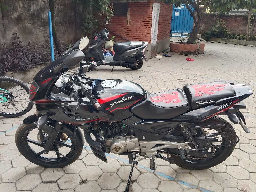 2016 Bajaj Plusar 220 in Kathmandu for sale