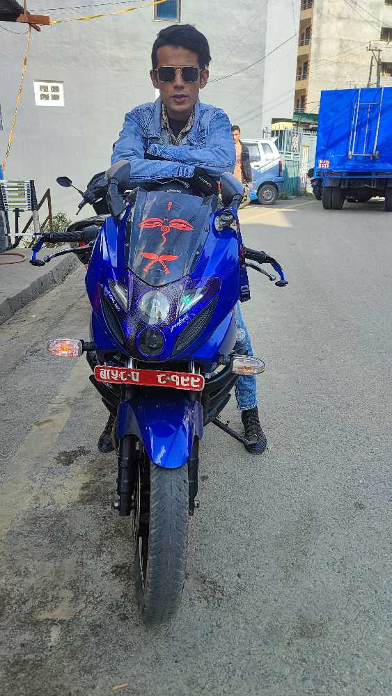 2012 Bajaj Plusar 220